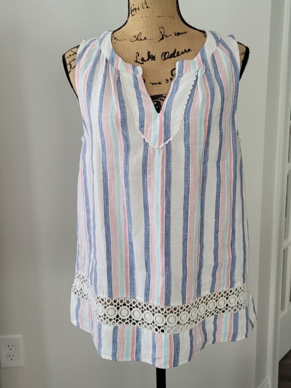 Crown & ivy Pastel Striped Sleeveless Blouse Medium 100% Linen